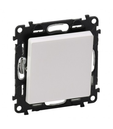 #1043 752101-LEGRAND-1000-500x500